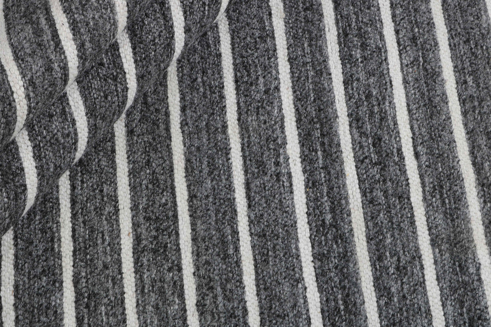Walls Republic: Sophisticated Viscose Rugs Collection - Modern Elegance from India140 cm x 200 cm
