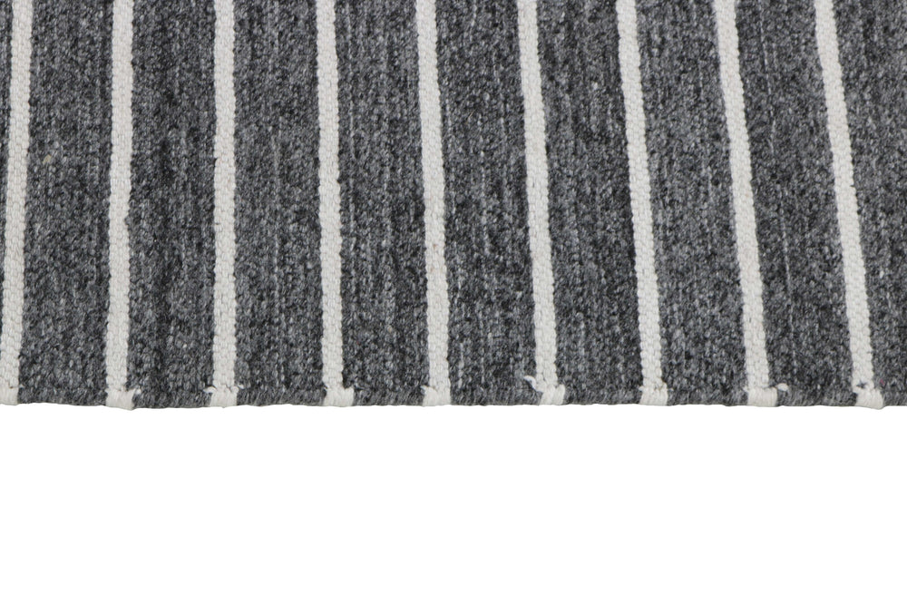 Walls Republic: Sophisticated Viscose Rugs Collection - Modern Elegance from India140 cm x 200 cm