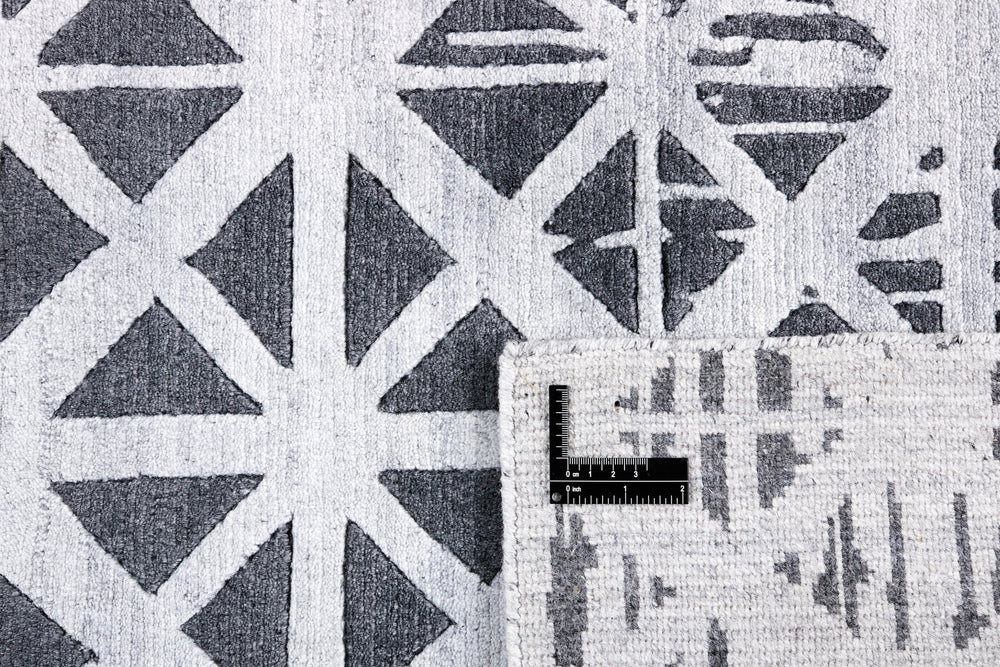 Shangri-La Collection: Hand-Knotted Rugs with Patterns Inspired by the Kunlun Mountains140 cm x 200 cm