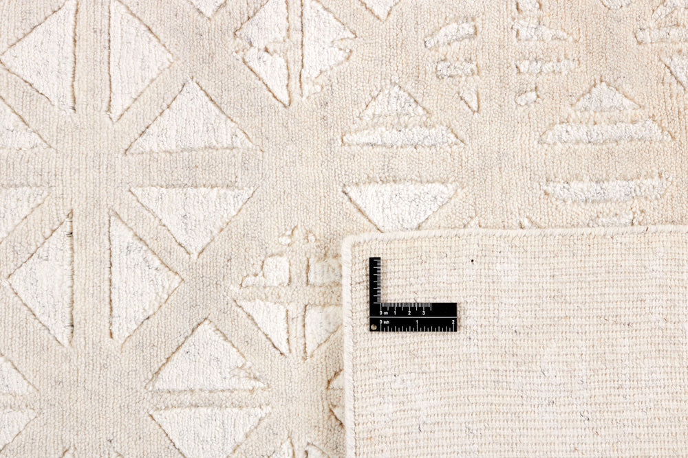 Shangri-La Collection: Hand-Knotted Rugs with Patterns Inspired by the Kunlun Mountains140 cm x 200 cm
