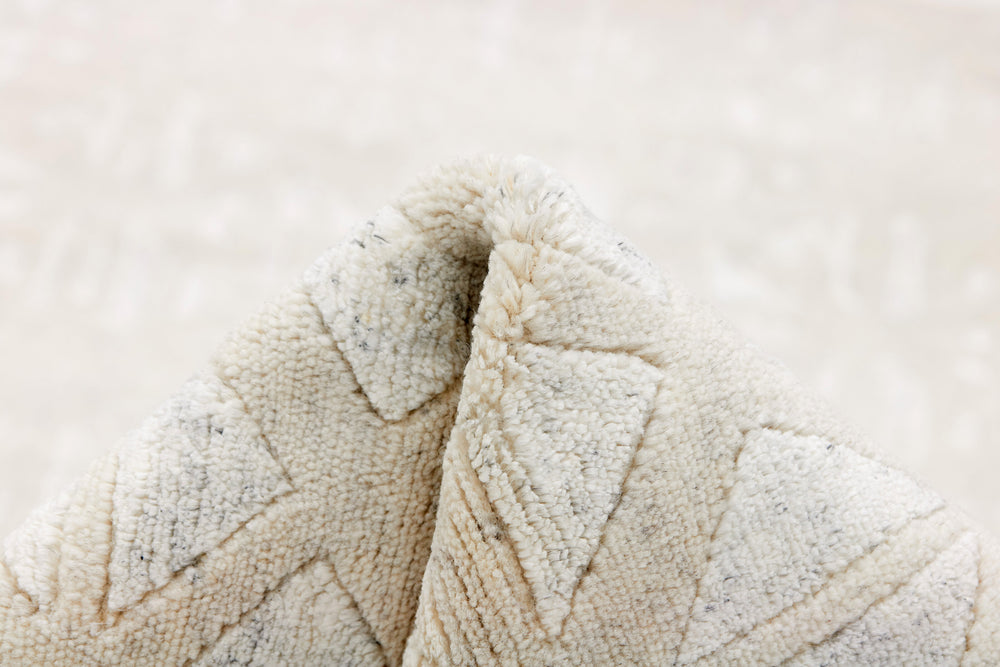 Shangri-La Collection: Hand-Knotted Rugs with Patterns Inspired by the Kunlun Mountains140 cm x 200 cm