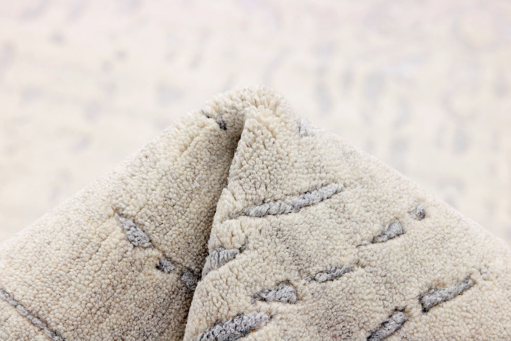 Shangri-La Collection: Hand-Knotted Rugs with Patterns Inspired by the Kunlun Mountains140 cm x 200 cm