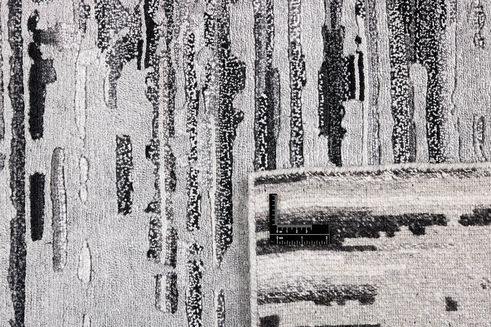 Shangri-La Collection: Hand-Knotted Rugs with Patterns Inspired by the Kunlun Mountains60 cm x 90 cm
