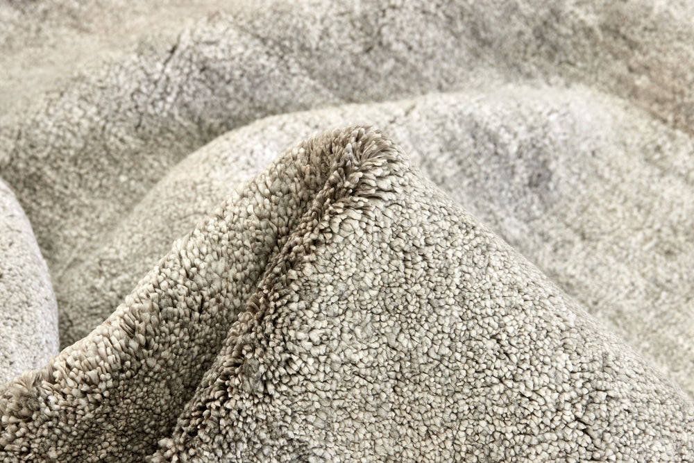Walls Republic Plain Dust Collection ‚àö√™ Handwoven Viscose Rugs with Shiny Elegance150 cm x 150 cm