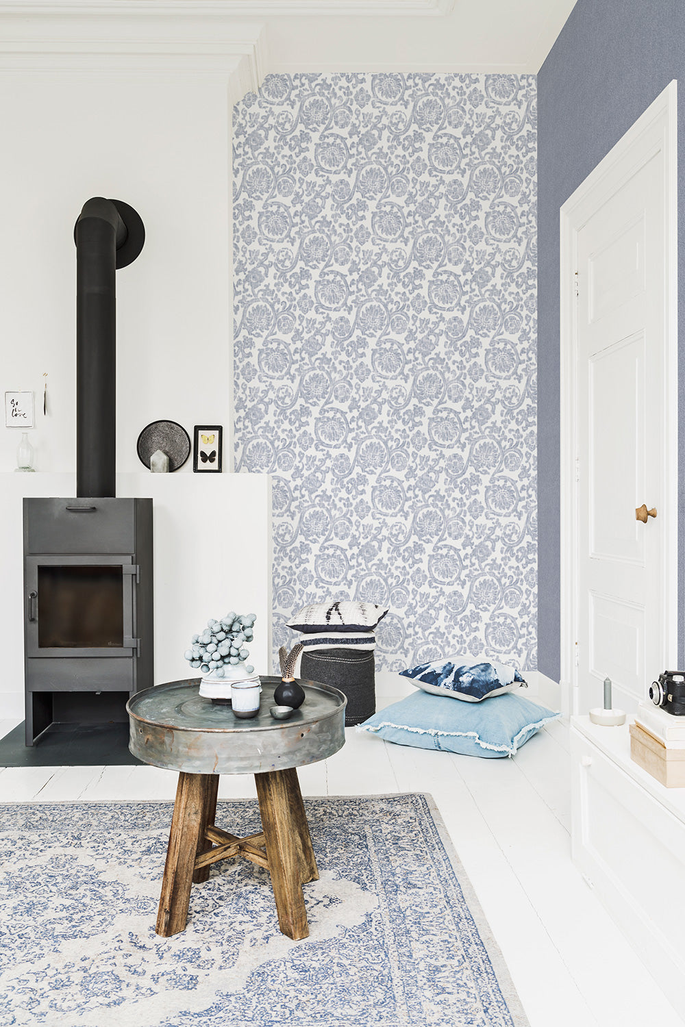 Traditional Orbital Damask White And Blue Wallpaper R4080