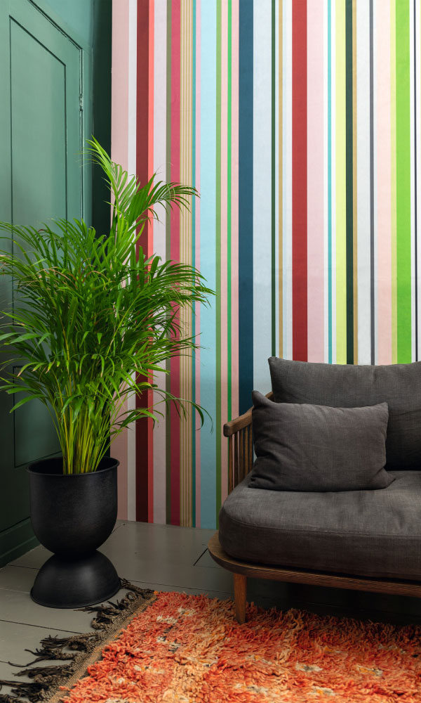 teens bedroom striped wallpaper